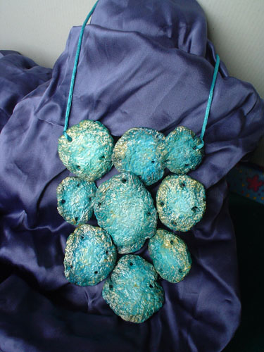 collana grappolo 3,papier machè.