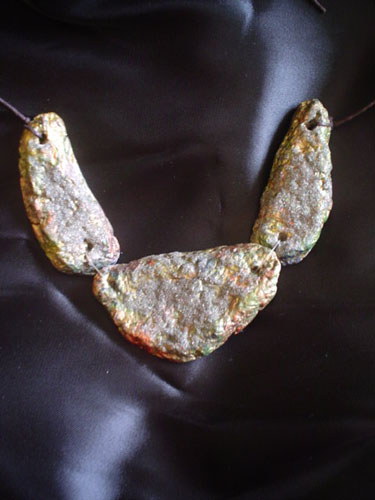 collana tre,papier machè.