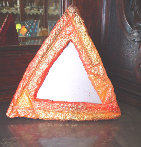 cornice triangolo,papier machè.
